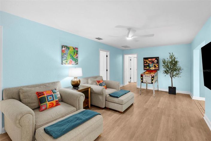 Image No.10-3 Bed Property for sale