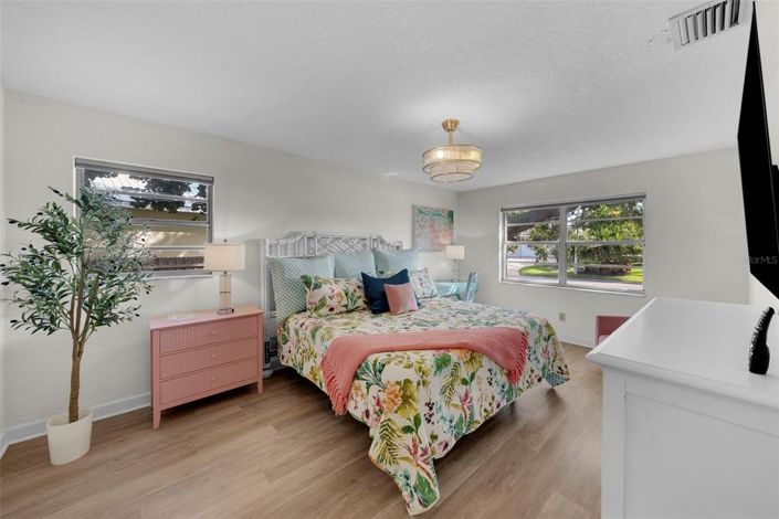 Image No.23-3 Bed Property for sale