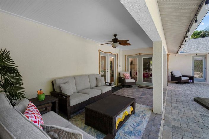 Image No.37-3 Bed Property for sale