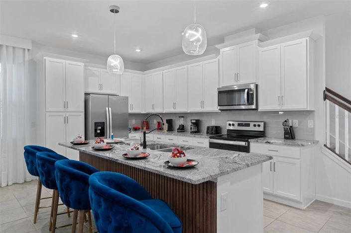 Image No.18-6 Bed Townhouse for sale