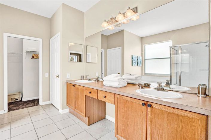 Image No.10-5 Bed Property for sale