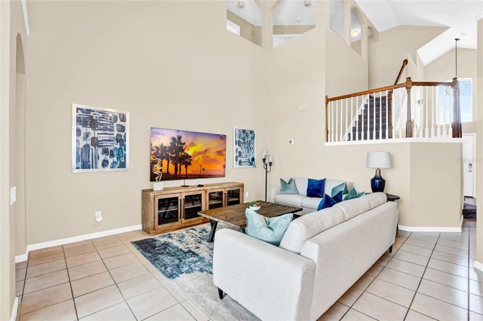 Image No.28-5 Bed Property for sale