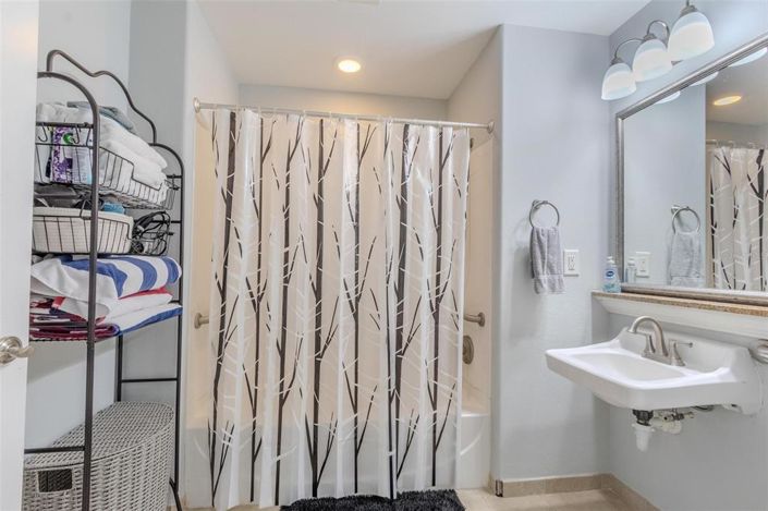 Image No.13-1 Bed Property for sale