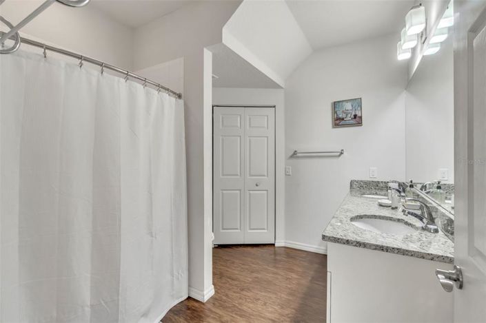 Image No.19-3 Bed Townhouse for sale