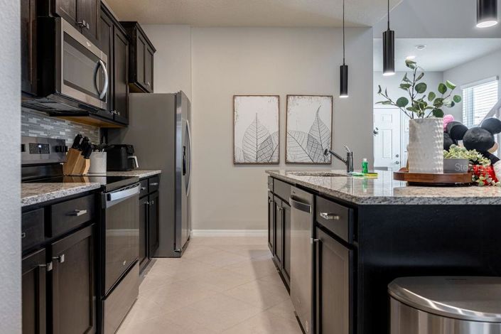 Image No.10-7 Bed Property for sale