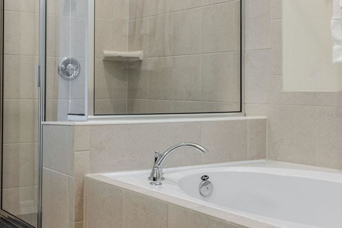 Image No.28-7 Bed Property for sale