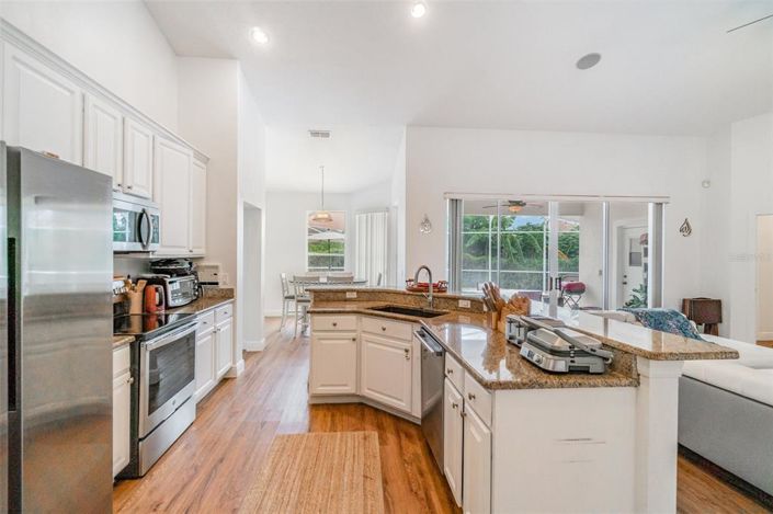 Image No.30-4 Bed Property for sale