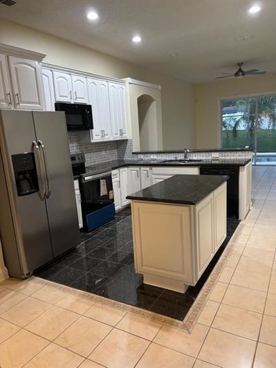 Image No.5-3 Bed Property for sale