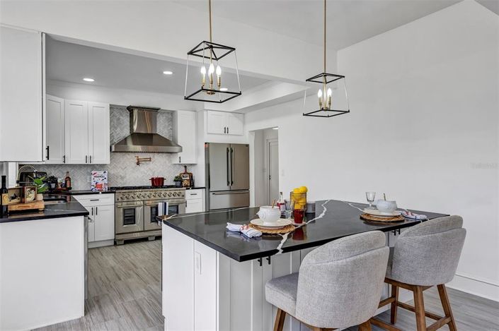 Image No.10-4 Bed Property for sale