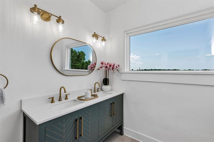 Image No.15-4 Bed Property for sale