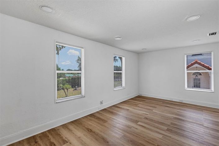 Image No.24-4 Bed Property for sale