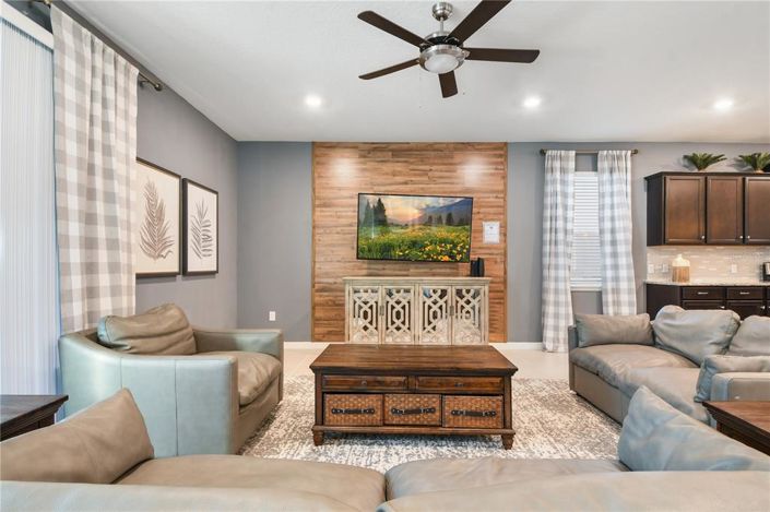 Image No.11-8 Bed Property for sale