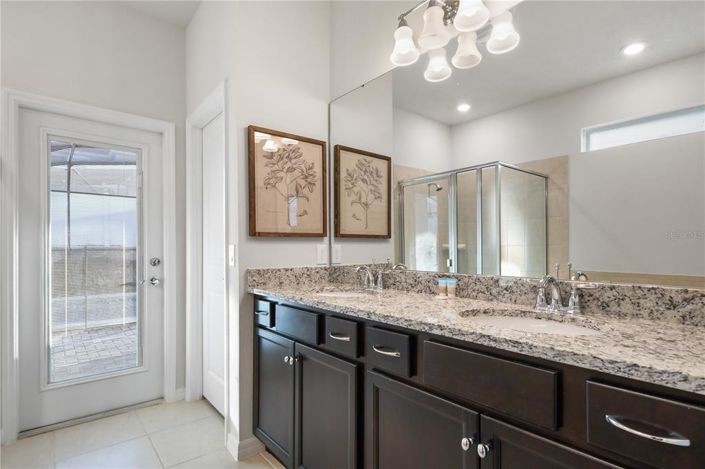 Image No.31-8 Bed Property for sale