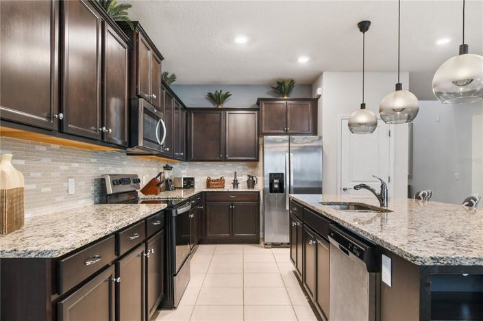 Image No.8-8 Bed Property for sale