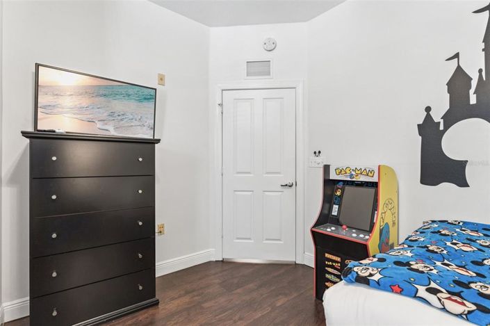 Image No.18-3 Bed Property for sale