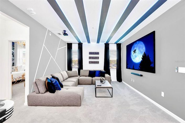 Image No.10-8 Bed Property for sale