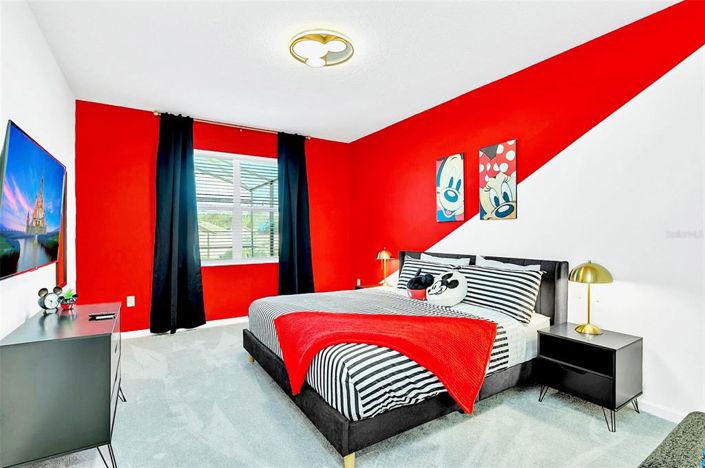 Image No.12-8 Bed Property for sale