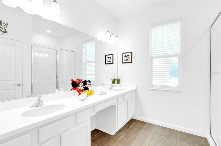 Image No.14-8 Bed Property for sale