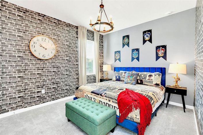 Image No.17-8 Bed Property for sale