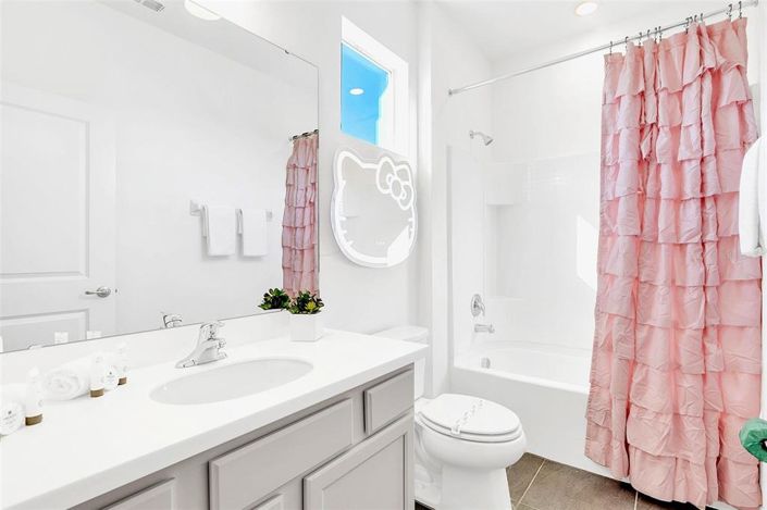 Image No.20-8 Bed Property for sale