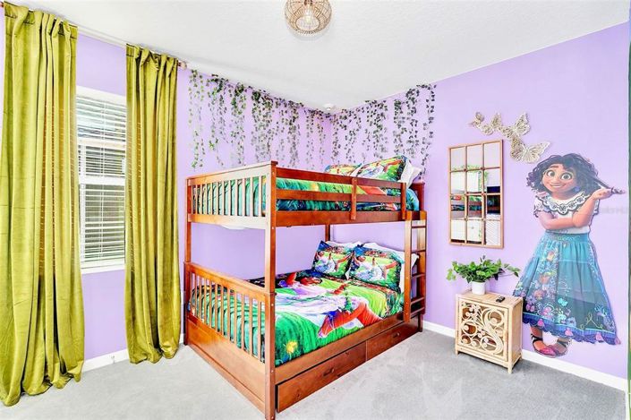 Image No.24-8 Bed Property for sale