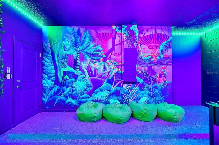 Image No.27-8 Bed Property for sale