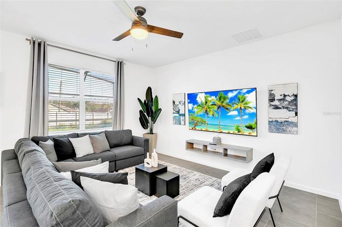 Image No.3-8 Bed Property for sale