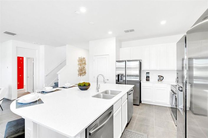 Image No.8-8 Bed Property for sale