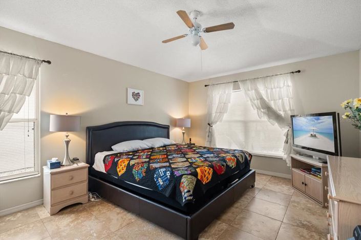 Image No.24-5 Bed Property for sale