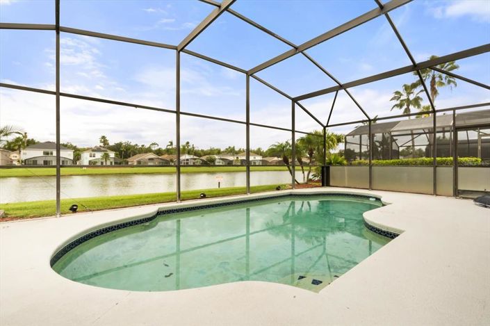 Image No.28-5 Bed Property for sale