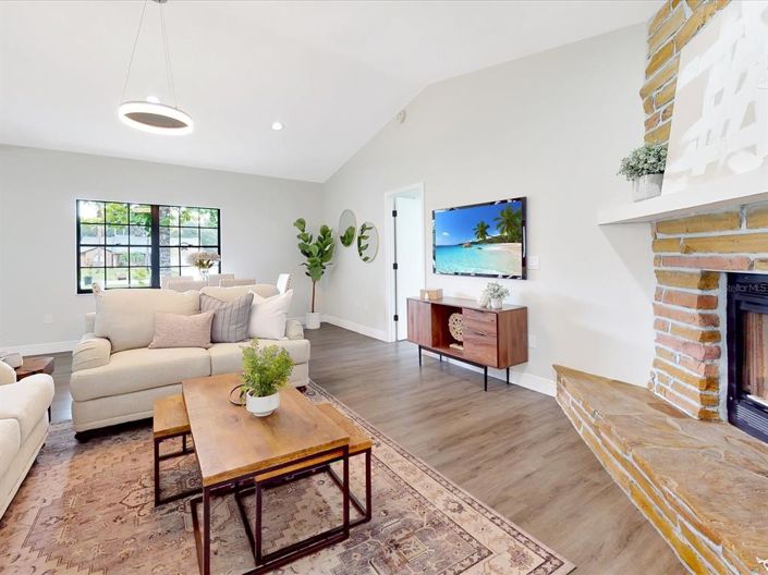 Image No.10-3 Bed Property for sale