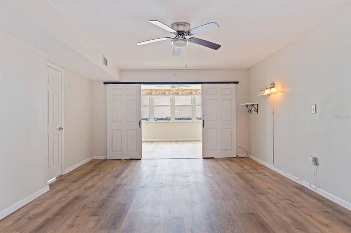 Image No.25-2 Bed Property for sale