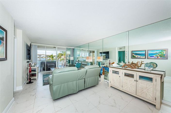 Image No.11-2 Bed Property for sale