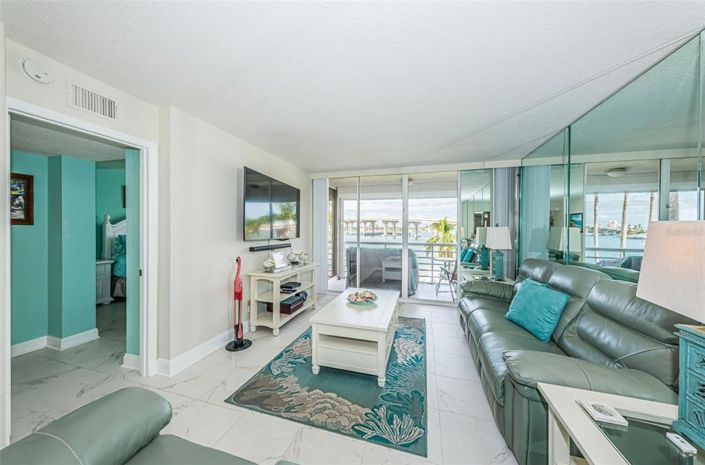 Image No.15-2 Bed Property for sale