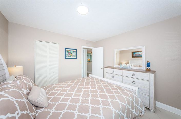 Image No.25-2 Bed Property for sale