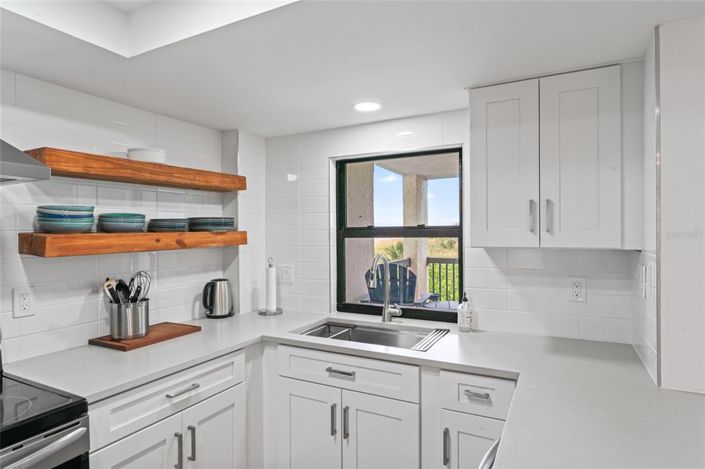 Image No.10-3 Bed Property for sale