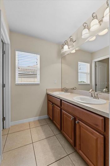 Image No.43-5 Bed Property for sale