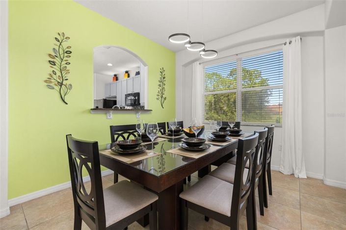 Image No.10-6 Bed Property for sale