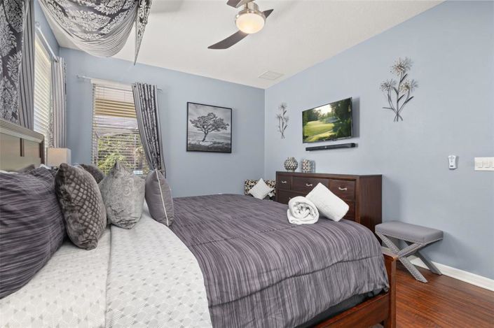 Image No.22-6 Bed Property for sale