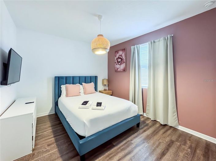 Image No.24-9 Bed Property for sale