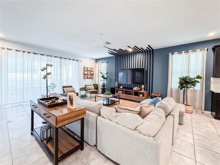 Image No.32-9 Bed Property for sale