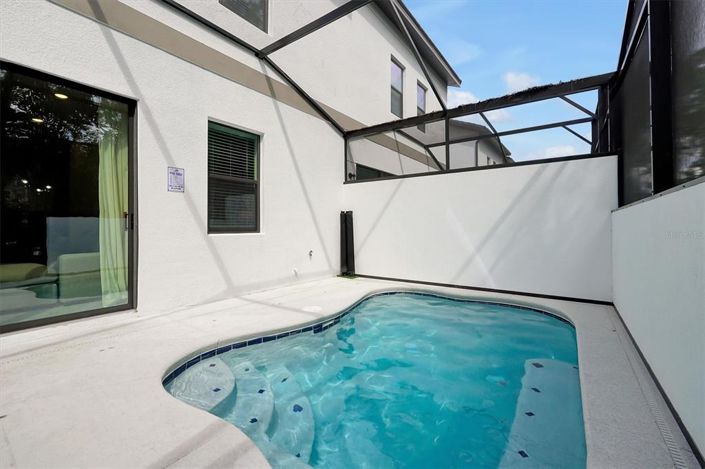 Image No.16-5 Bed Townhouse for sale