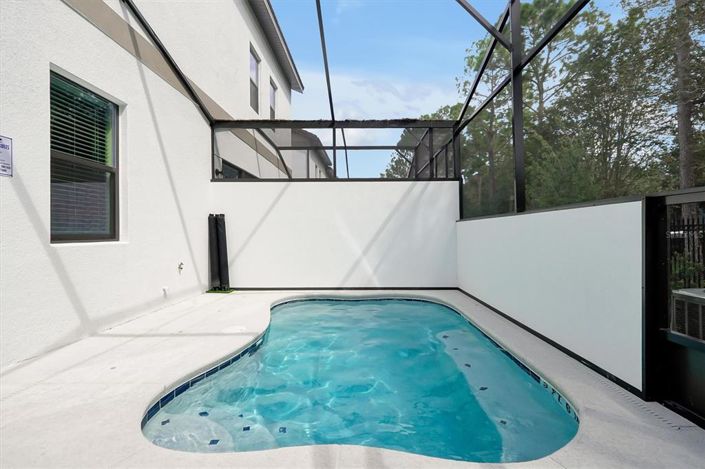 Image No.17-5 Bed Townhouse for sale