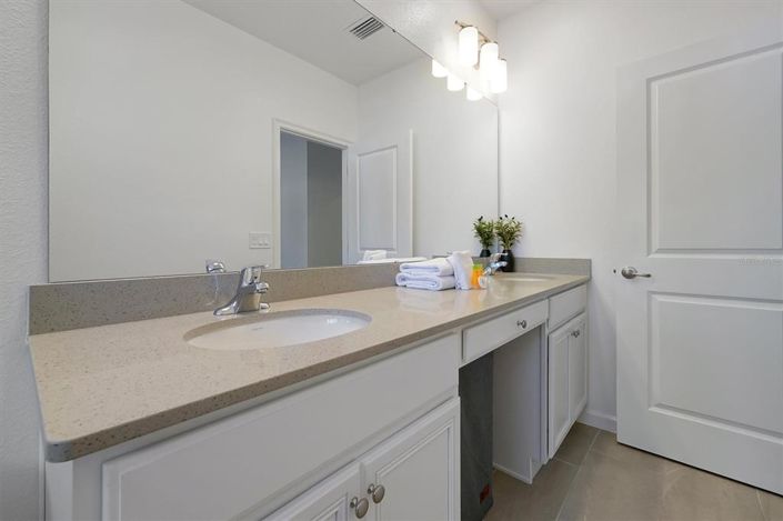 Image No.30-5 Bed Townhouse for sale