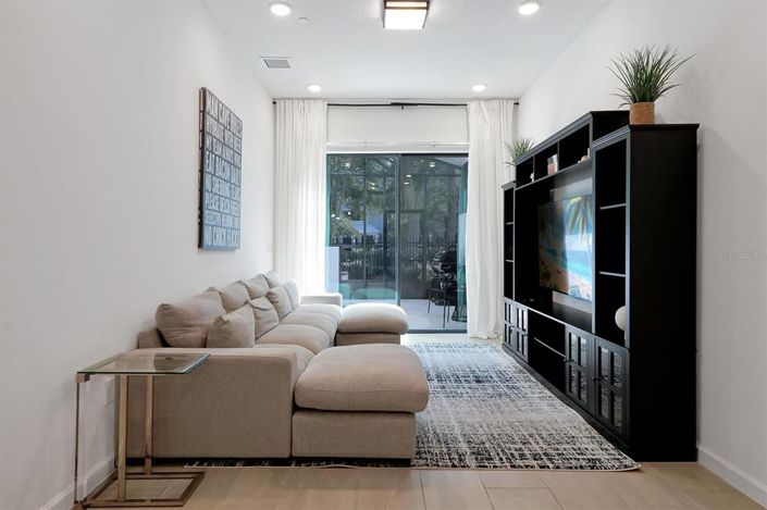 Image No.6-5 Bed Townhouse for sale