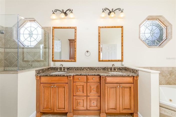 Image No.21-4 Bed Property for sale