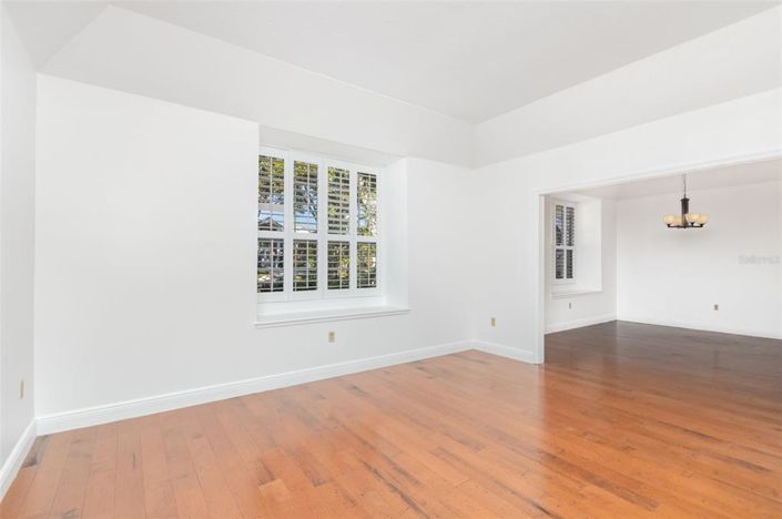 Image No.9-4 Bed Property for sale