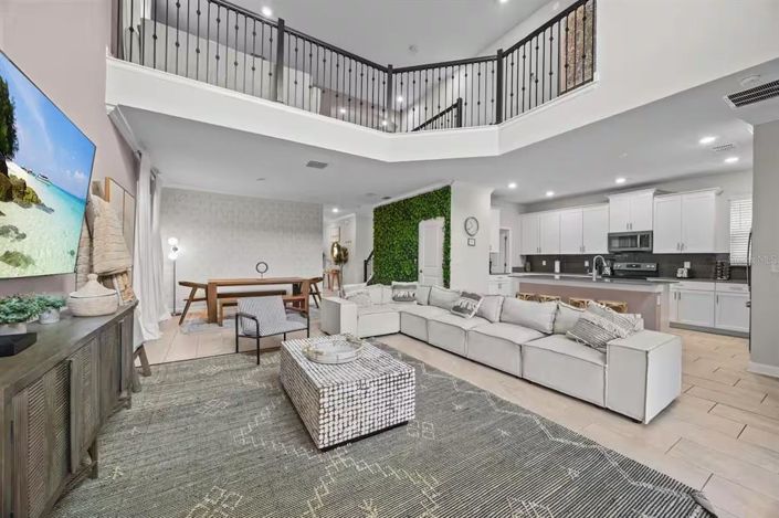 Image No.10-5 Bed Property for sale