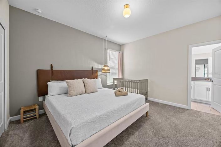 Image No.28-5 Bed Property for sale