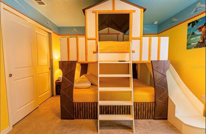 Image No.16-10 Bed Property for sale